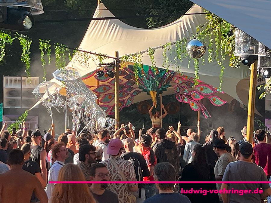 Wasser mit Geschmack Festival in Heubach - die Bühne Bunter Vogel